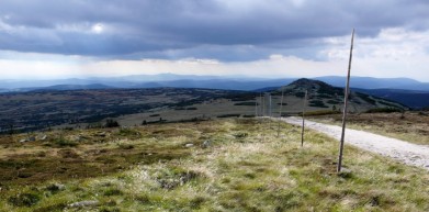 Krkonoše, cesta směrem k Vysokému kolu, vpravo Violík