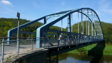 Most byl za války vyroben ve Vítkovicích, měl původně stát na Ukrajině a skládat ze tří dílů. Toto byl prostřední díl.